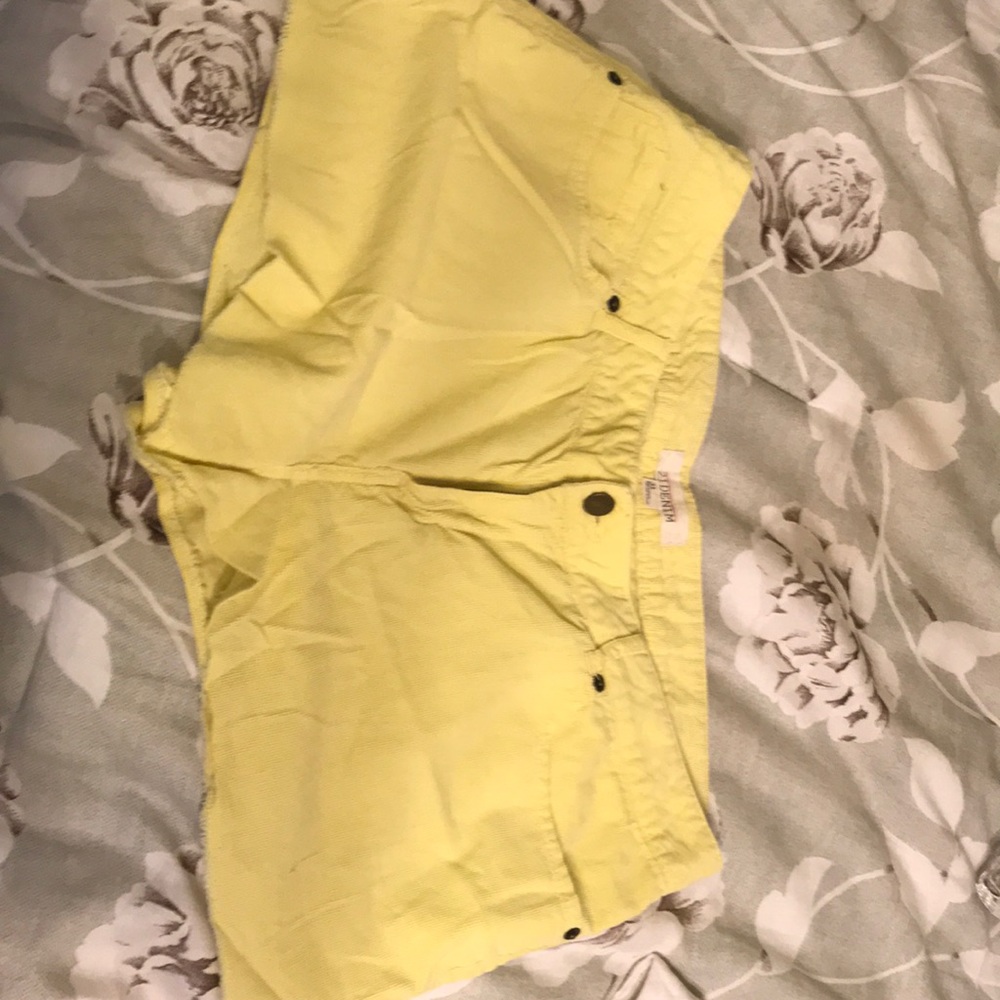 Yellow shirt shorts